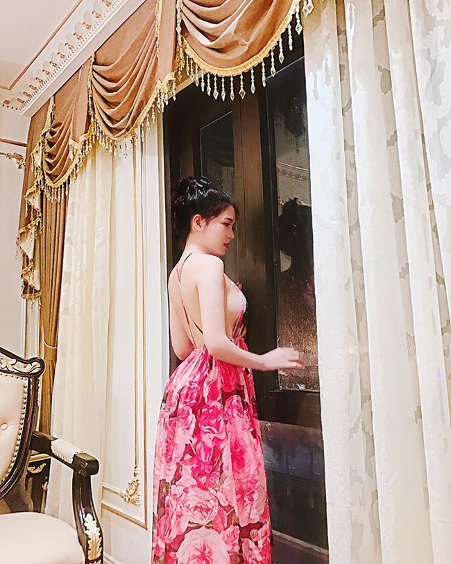 Hai cô chị họ Hồ nóng bỏng chẳng kém cô em út nổi tiếng